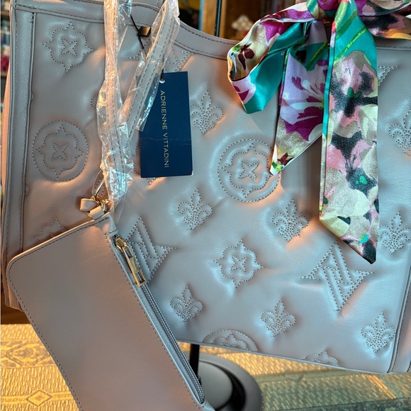 Adrienne Vittadini Carolina Collection Quilted Tote Bag NWT - Picture 5 of 14